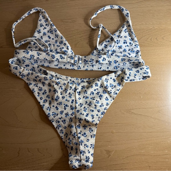 Ark Bikini Set - Picture 2 of 7